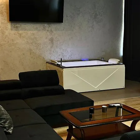 Апартаменты Black Pearl Jacuzzi